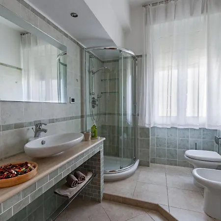 Apartment Luxury House Near Train Station *