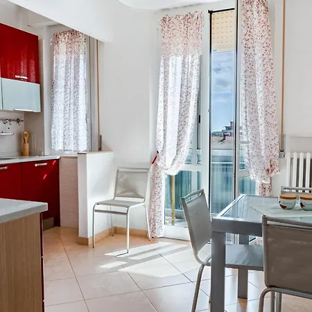 Apartment Luxury House Near Train Station *