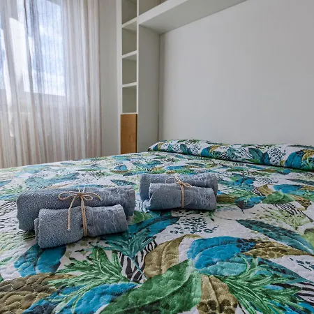 Luxury House Near Train Station Apartment Livorno