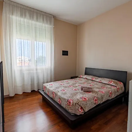 Apartment Luxury House Near Train Station *