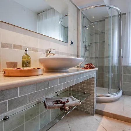 Luxury House Near Train Station Apartment Livorno
