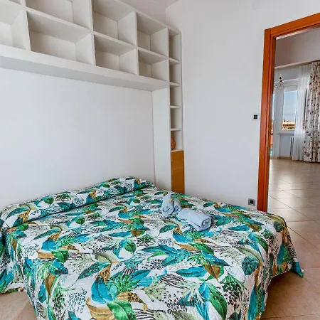 Apartment Luxury House Near Train Station *