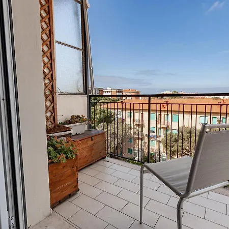 Luxury House Near Train Station Apartment Livorno